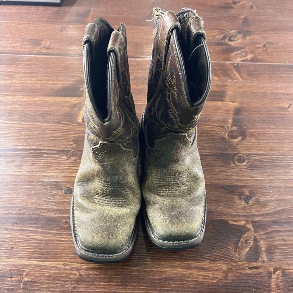kids Ariat cowboy boots size 13.0D